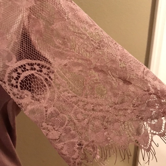 Pol Women V-neck Top Mauve Size Medium - Picture 3 of 3